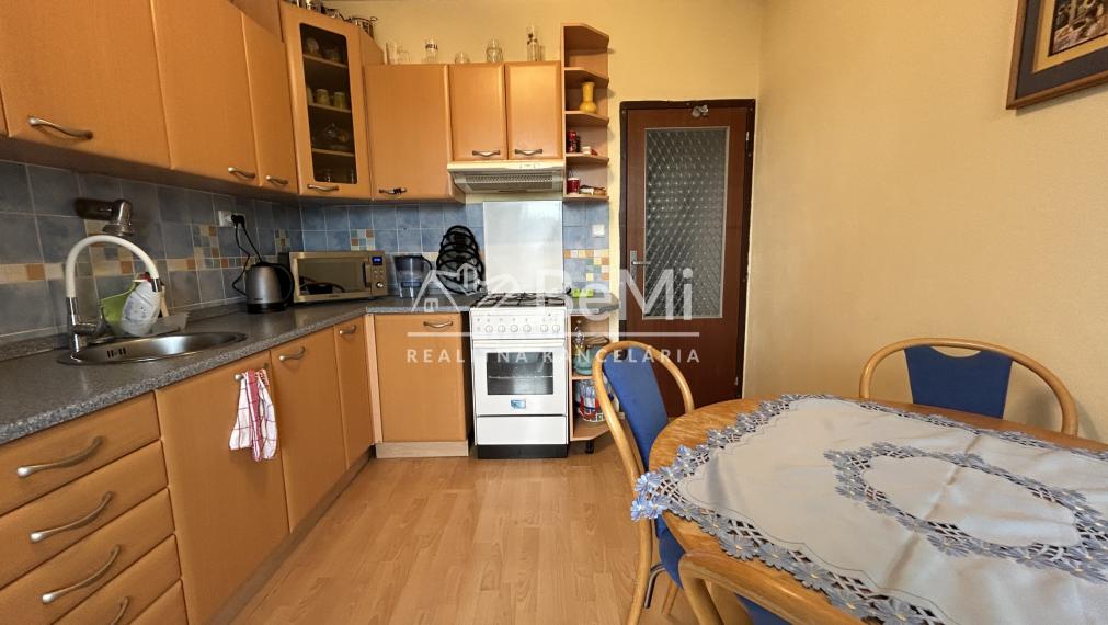 Predaj veľký 3 izbový byt  - LEVICE (116-113-MIJKa)