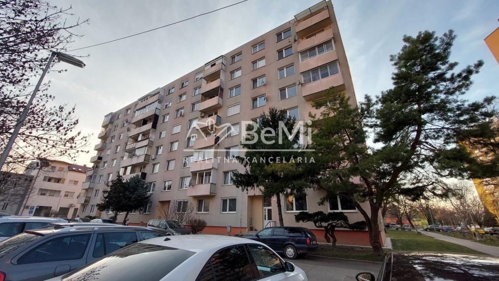 Na predaj 4izbový byt s balkónom v centre Topoľčany