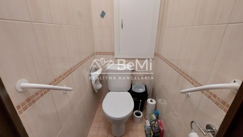 Na predaj 4izbový byt s balkónom v centre Topoľčany