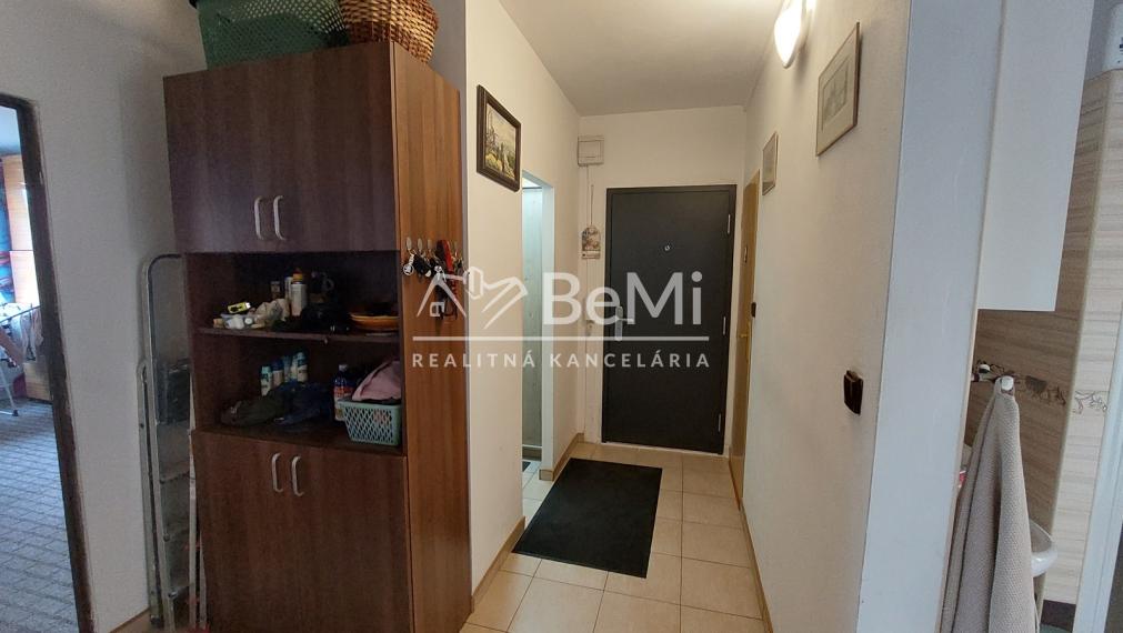 Na predaj 4izbový byt s balkónom v centre Topoľčany