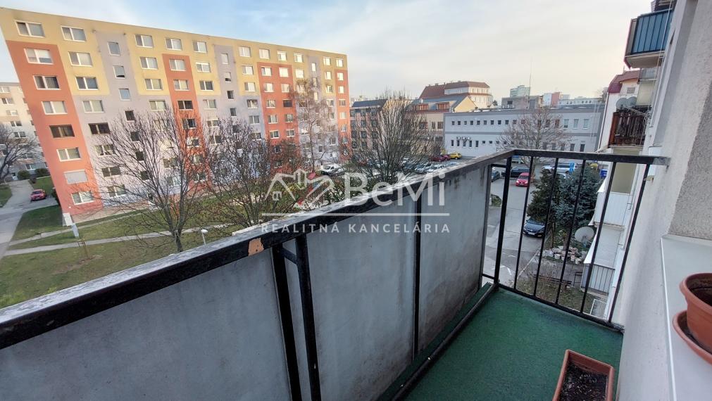 Na predaj 4izbový byt s balkónom v centre Topoľčany