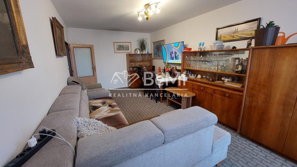 Na predaj 4izbový byt s balkónom v centre Topoľčany