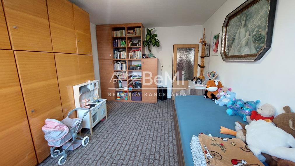 Na predaj 4izbový byt s balkónom v centre Topoľčany