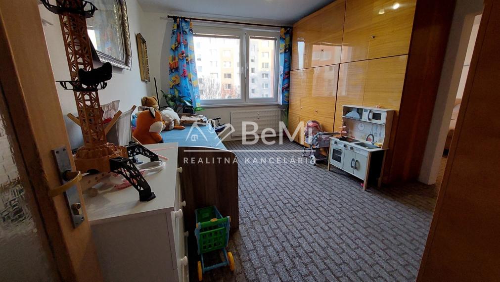 Na predaj 4izbový byt s balkónom v centre Topoľčany