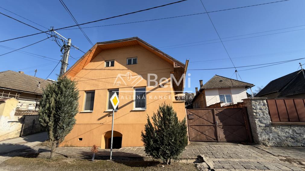 Rodinný dom s 1112 m2 záhradou aj chatou v obci Jelšava-PREDAJ