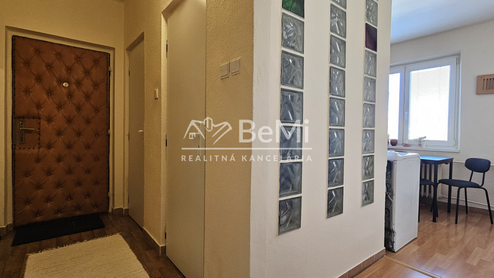 ZARIADENÝ 2-IZBOVÝ BYT S BALKÓNOM V CENTRE RIMAVSKEJ SOBOTY