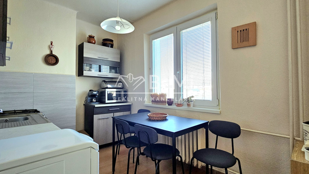 ZARIADENÝ 2-IZBOVÝ BYT S BALKÓNOM V CENTRE RIMAVSKEJ SOBOTY