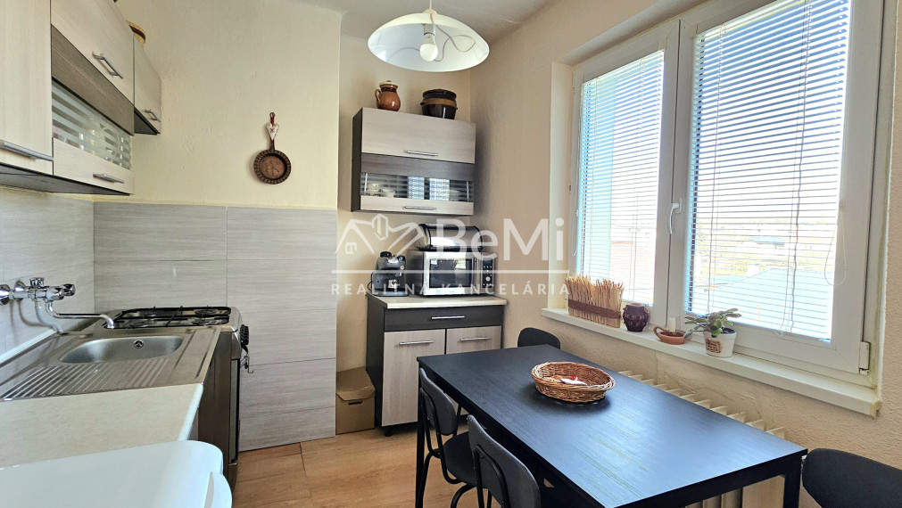ZARIADENÝ 2-IZBOVÝ BYT S BALKÓNOM V CENTRE RIMAVSKEJ SOBOTY