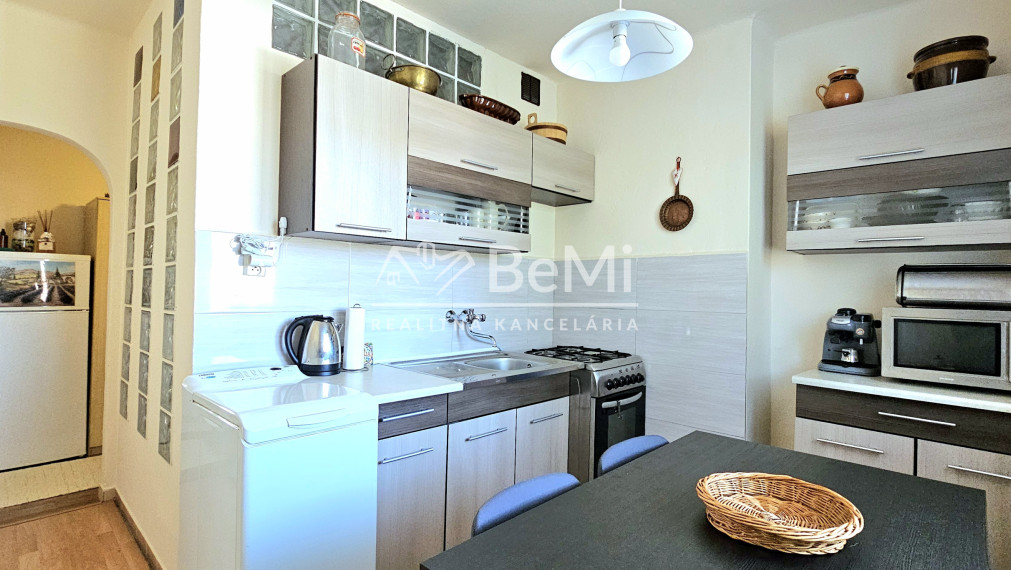 ZARIADENÝ 2-IZBOVÝ BYT S BALKÓNOM V CENTRE RIMAVSKEJ SOBOTY