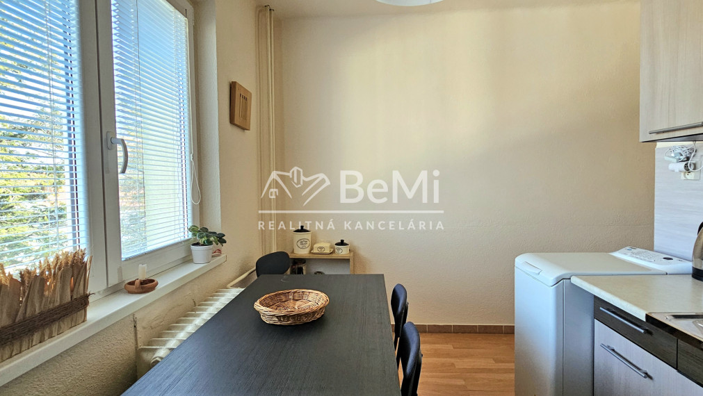 ZARIADENÝ 2-IZBOVÝ BYT S BALKÓNOM V CENTRE RIMAVSKEJ SOBOTY