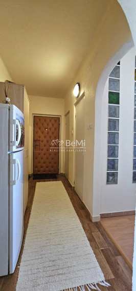 ZARIADENÝ 2-IZBOVÝ BYT S BALKÓNOM V CENTRE RIMAVSKEJ SOBOTY