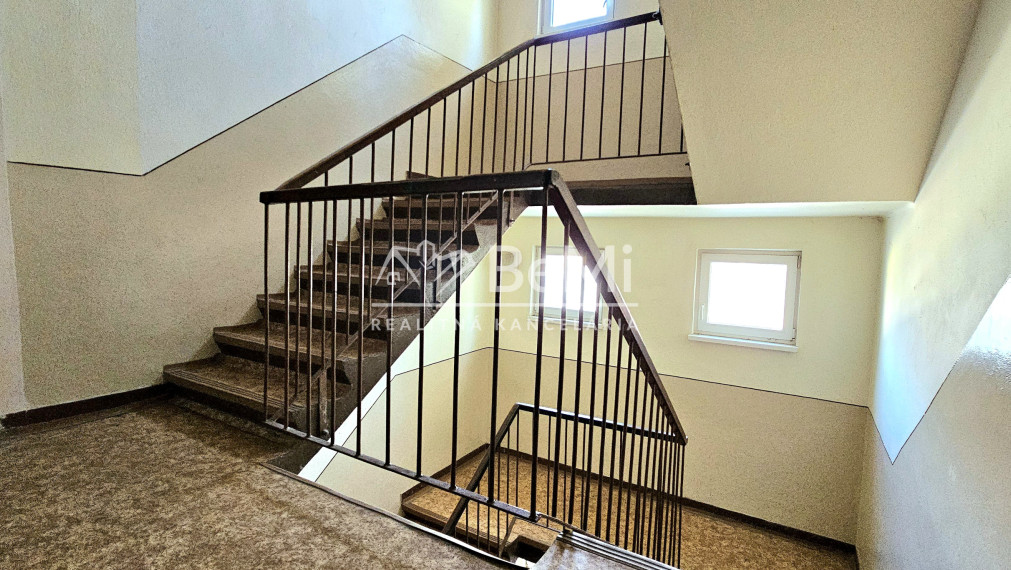 ZARIADENÝ 2-IZBOVÝ BYT S BALKÓNOM V CENTRE RIMAVSKEJ SOBOTY