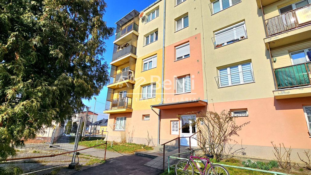 ZARIADENÝ 2-IZBOVÝ BYT S BALKÓNOM V CENTRE RIMAVSKEJ SOBOTY