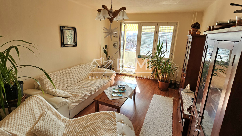 ZARIADENÝ 2-IZBOVÝ BYT S BALKÓNOM V CENTRE RIMAVSKEJ SOBOTY