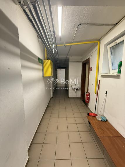 Prenájom časti budovy pre 30 osôb – Nové Mesto n/V
