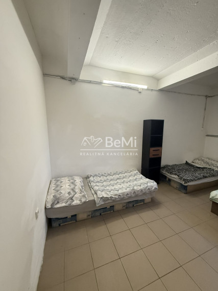 Prenájom časti budovy pre 30 osôb – Nové Mesto n/V