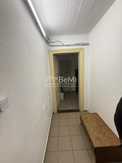 Prenájom časti budovy pre 30 osôb – Nové Mesto n/V