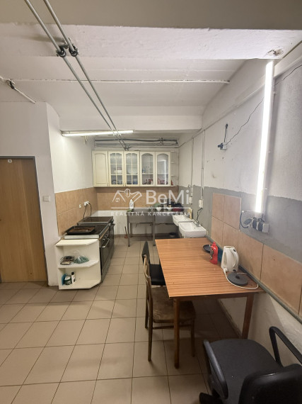 Prenájom časti budovy pre 30 osôb – Nové Mesto n/V