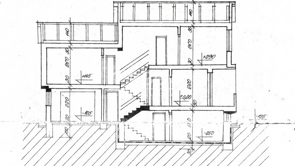 Rezervovaný - Veľký dom na podnikanie aj bývanie Košice