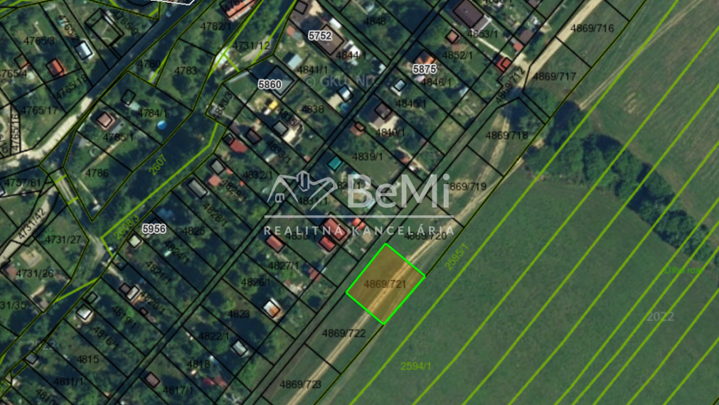 Na predaj rekreačný pozemok, so stavebným investičným potenciálom