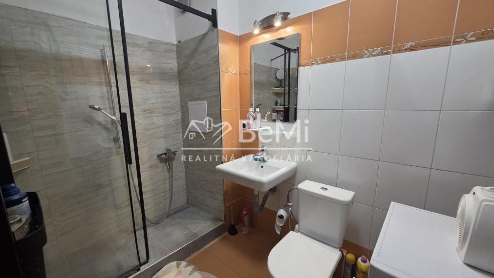 Predaj 2-izbový byt s garážou a 2 balkónmi – Melčice-Lieskové