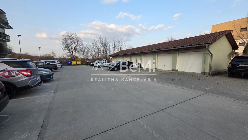 Predaj 2-izbový byt s garážou a 2 balkónmi – Melčice-Lieskové