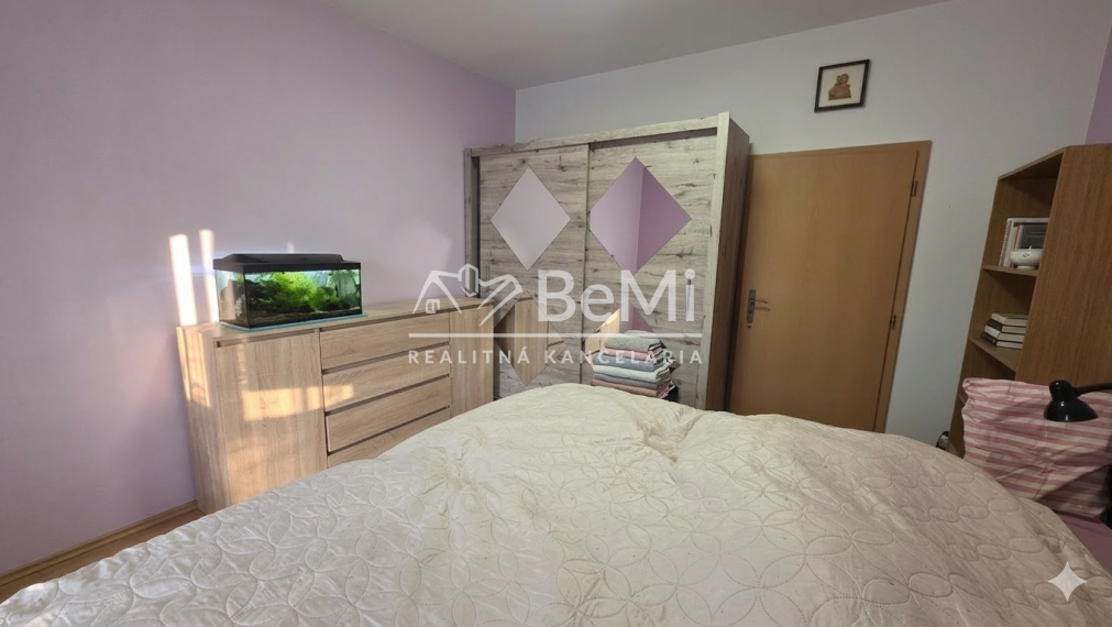 Predaj 2-izbový byt s garážou a 2 balkónmi – Melčice-Lieskové