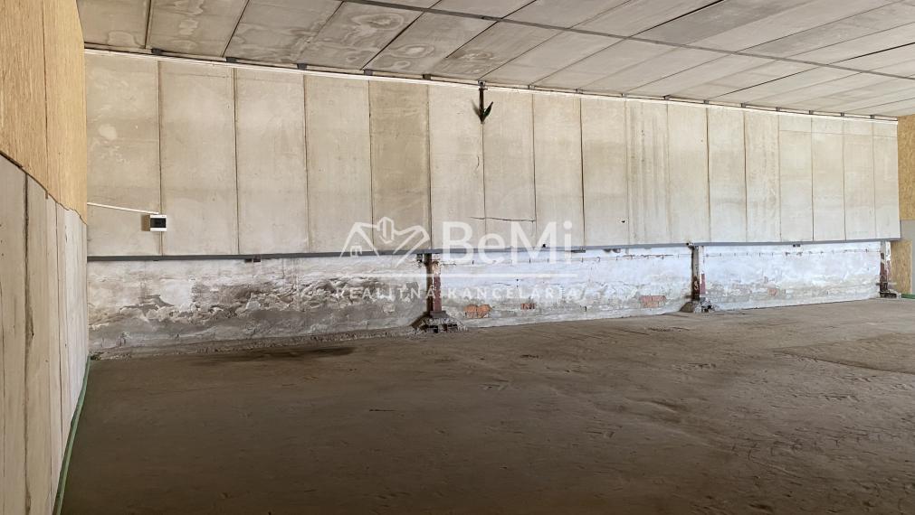 Skladová hala 1000 m² + spevnená plocha 2000 m² – Tvrdošovce, okres Nové Zámky  ID 003-14-BEST