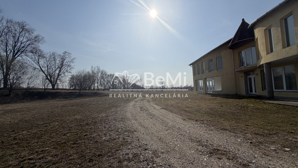 Poľnohospodársky sklad,chladiarenská budova v Gőnc-NA PREDAJ