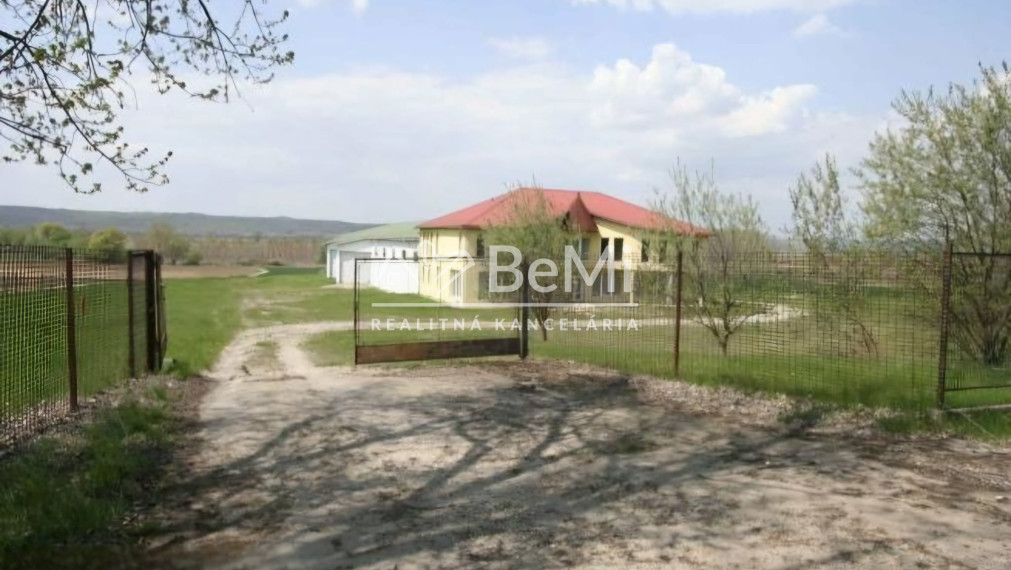 Poľnohospodársky sklad,chladiarenská budova v Gőnc-NA PREDAJ