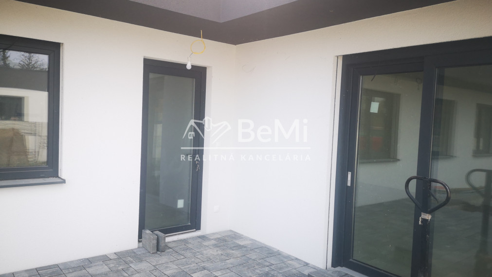 Moderná novostavba , 4 izbový rodinný dom v obci Žihárec ID 422-12-MIG