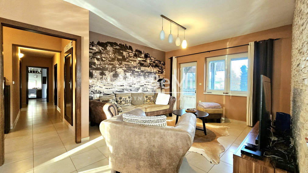 3 DOMY NA JEDNOM POZEMKU RIMAVSKÁ SOBOTA, SOBȎTKA-NA PREDAJ