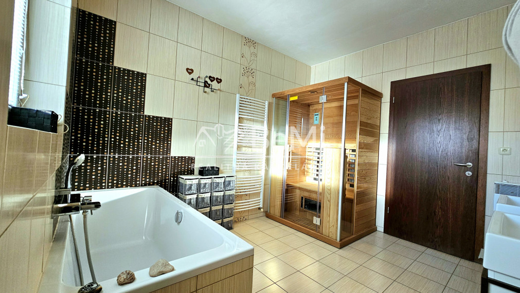 3 DOMY NA JEDNOM POZEMKU RIMAVSKÁ SOBOTA, SOBȎTKA-NA PREDAJ