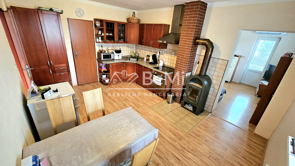 3 DOMY NA JEDNOM POZEMKU RIMAVSKÁ SOBOTA, SOBȎTKA-NA PREDAJ