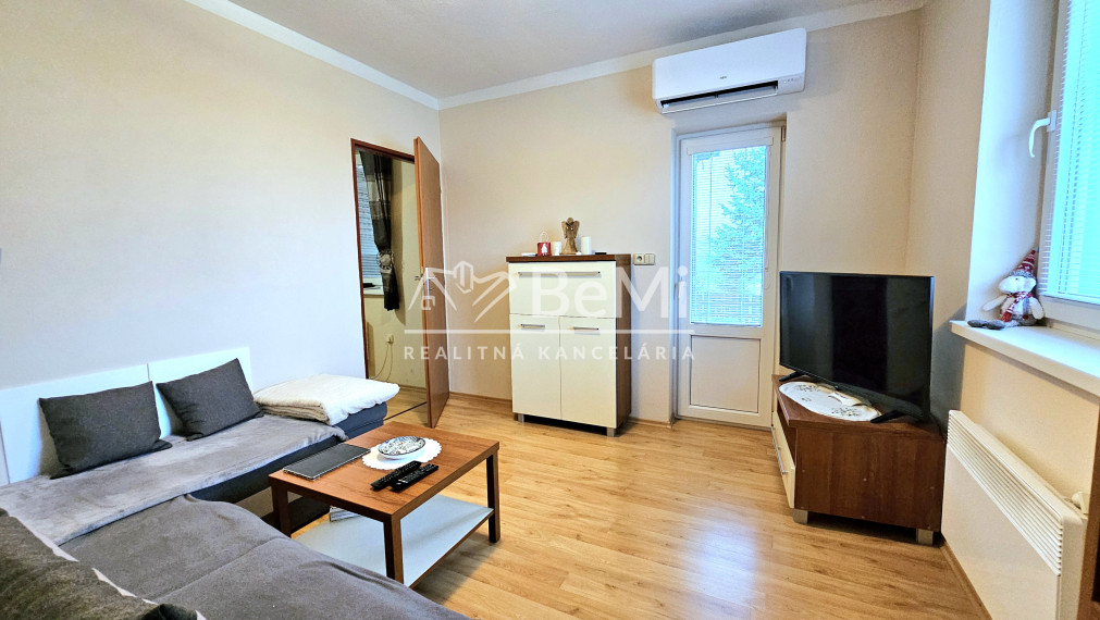 3 DOMY NA JEDNOM POZEMKU RIMAVSKÁ SOBOTA, SOBȎTKA-NA PREDAJ