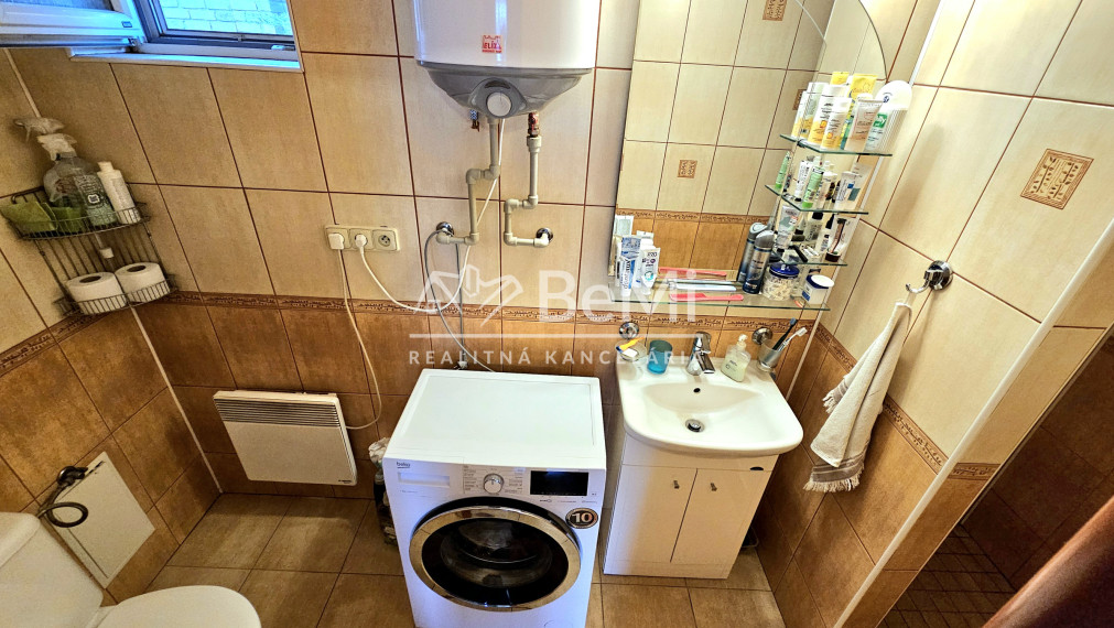 3 DOMY NA JEDNOM POZEMKU RIMAVSKÁ SOBOTA, SOBȎTKA-NA PREDAJ