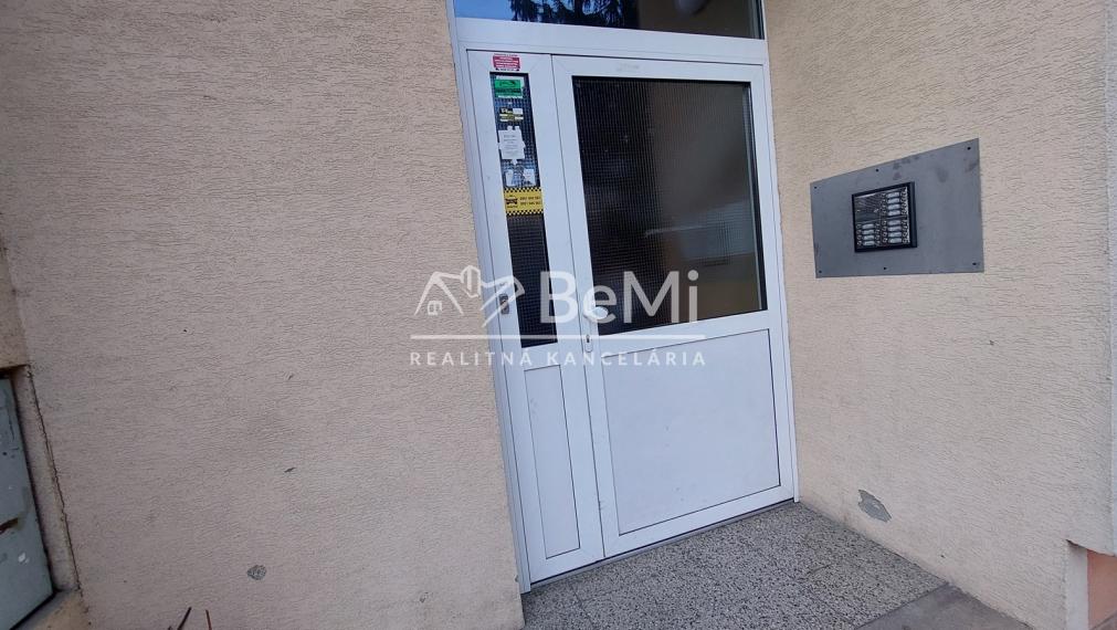 Exkluzívne na predaj garsónka v centre mesta Topoľčany