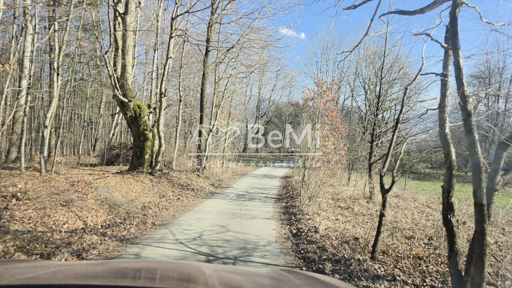 Exkluzívny pozemok s domom v srdci prírody  Žítková pri Trenčíne