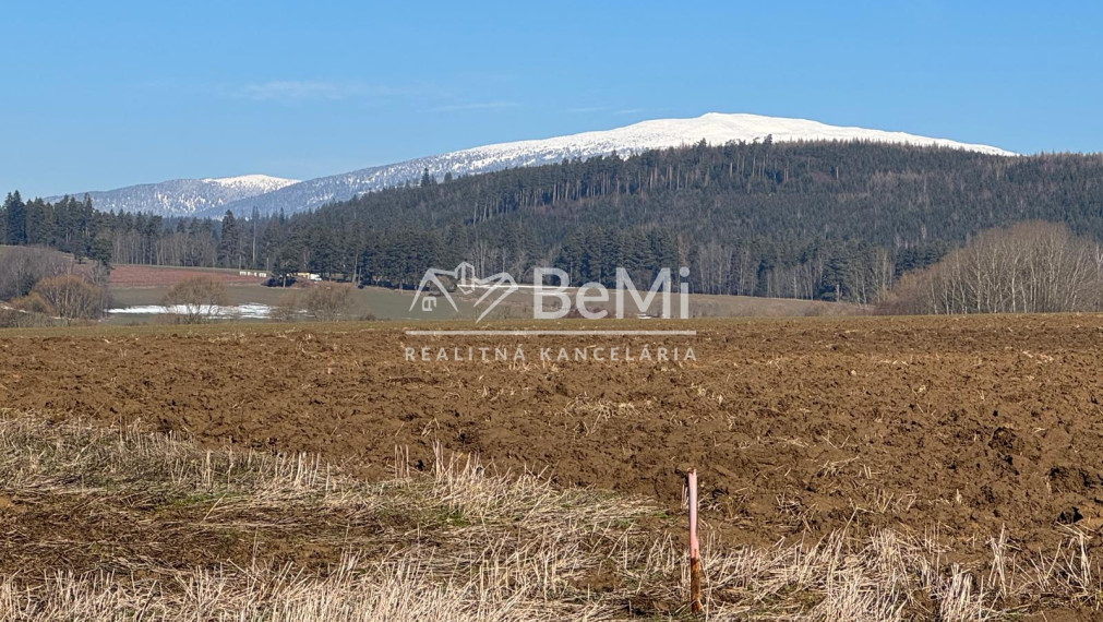Na predaj stavebný pozemok v obci Bobrov