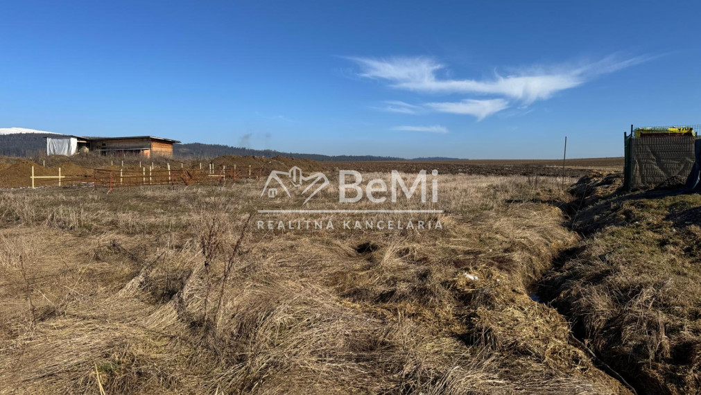 Na predaj stavebný pozemok v obci Bobrov