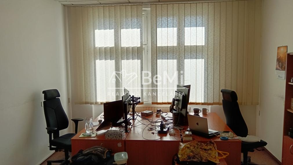 Prenájom: Kancel. priestory, 12m2-22m2, Žilina (251-28-MACH)