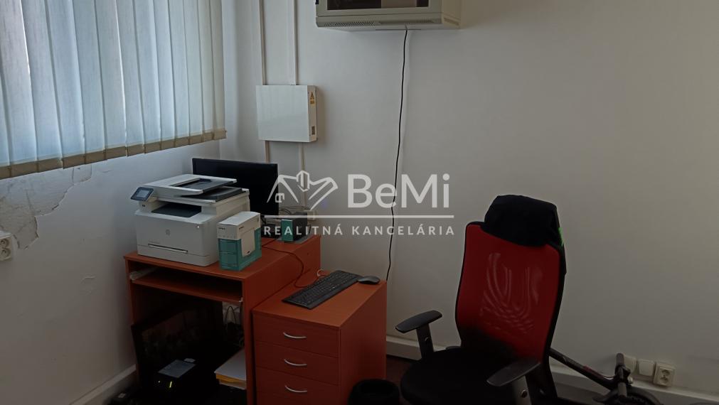 Prenájom: Kancel. priestory, 12m2-22m2, Žilina (251-28-MACH)