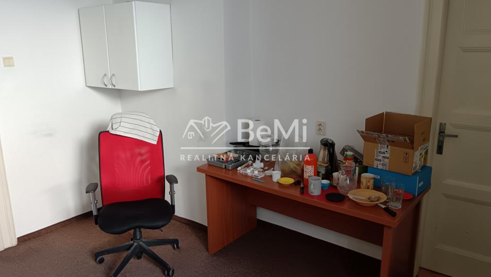 Prenájom: Kancel. priestory, 12m2-22m2, Žilina (251-28-MACH)