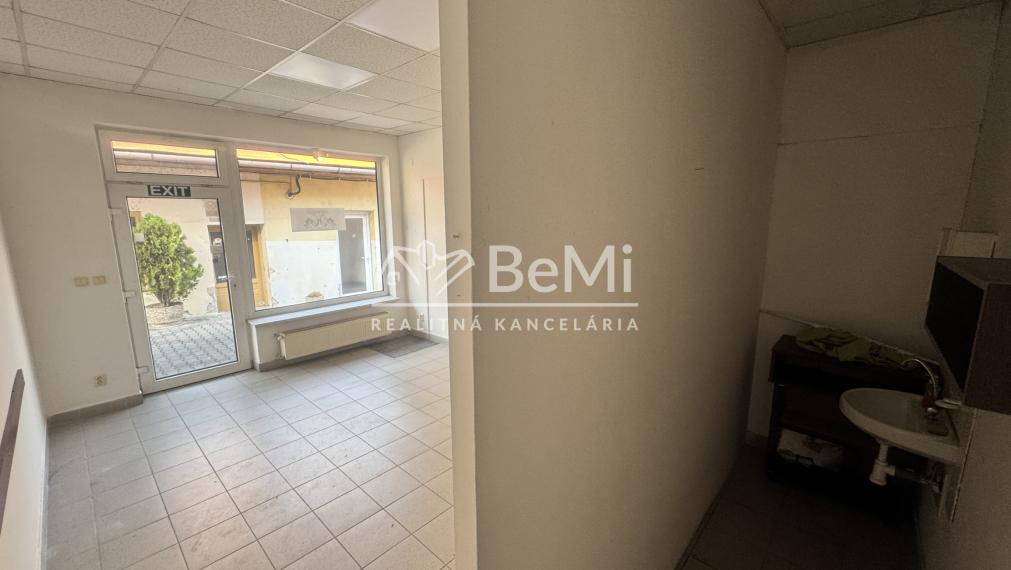 NA PRENÁJOM –  obchodné priestory 24m2, Nitra – centrum