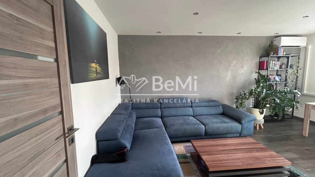 REZERVOANÝ 3-izbový byt vo Zvolene – Tepličky s loggiou a pivnicou