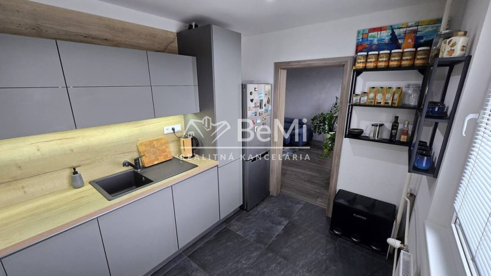 REZERVOANÝ 3-izbový byt vo Zvolene – Tepličky s loggiou a pivnicou