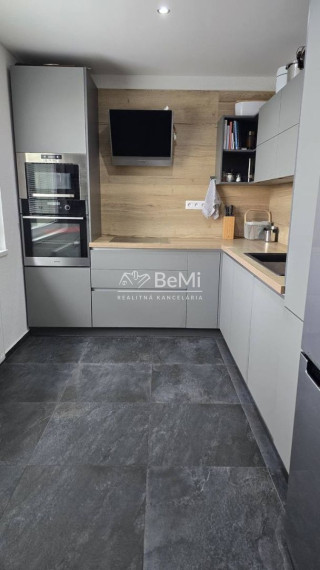 REZERVOANÝ 3-izbový byt vo Zvolene – Tepličky s loggiou a pivnicou