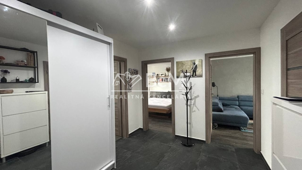 REZERVOANÝ 3-izbový byt vo Zvolene – Tepličky s loggiou a pivnicou