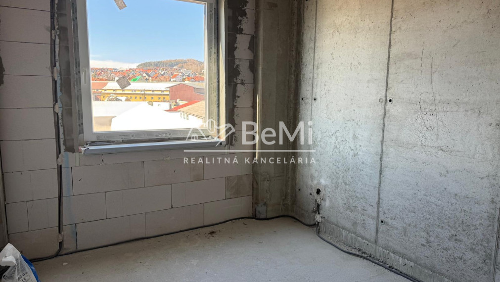 Ponúkame na predaj 2-izbový apartmán s balkónom - Námestovo