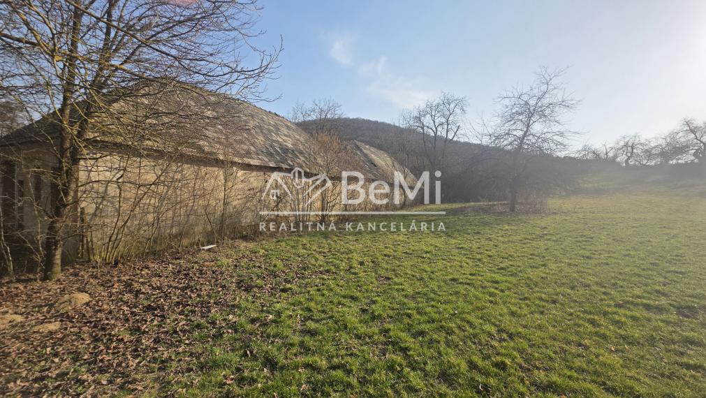 Usadlosť na samote s veľkým pozemkom